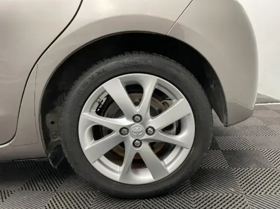 TOYOTA YARIS III - voiture d'occasion - Photo 24