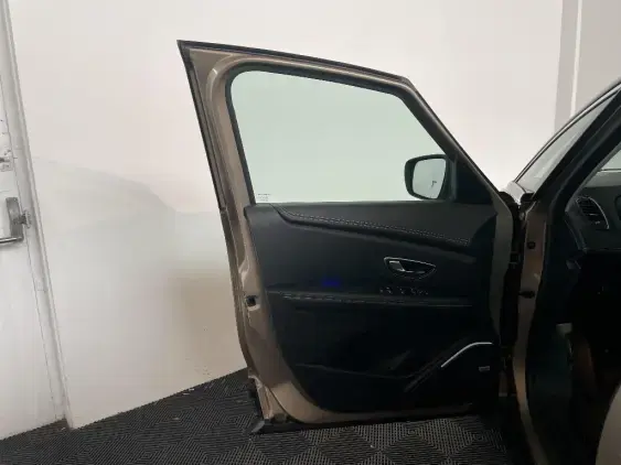 RENAULT SCENIC IV - voiture d'occasion - Photo 17