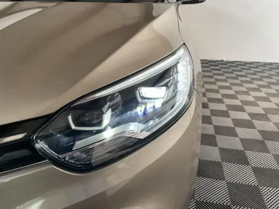 RENAULT SCENIC IV - voiture d'occasion - Photo 19
