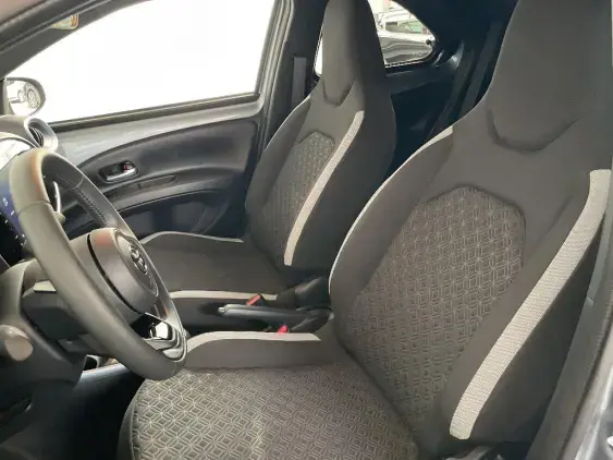 TOYOTA AYGO X - voiture d'occasion - Photo 17