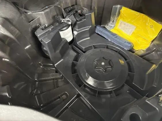 RENAULT SCENIC IV - voiture d'occasion - Photo 15