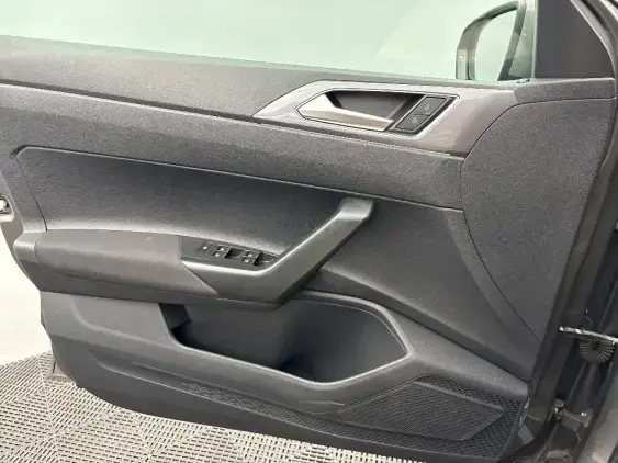 VOLKSWAGEN POLO VI - voiture d'occasion - Photo 19