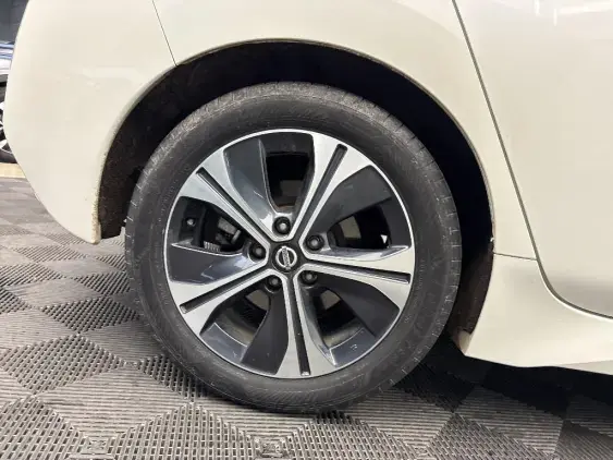 NISSAN LEAF II - voiture d'occasion - Photo 25