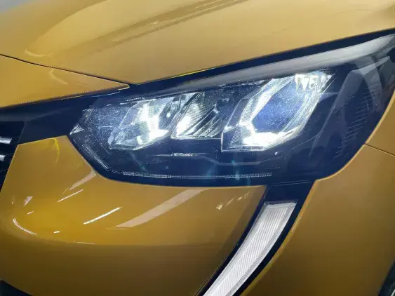 PEUGEOT 208 BUSINESS R II - voiture d'occasion - Photo 19