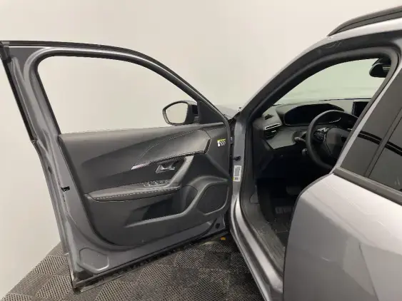 PEUGEOT 2008 II - voiture d'occasion - Photo 17