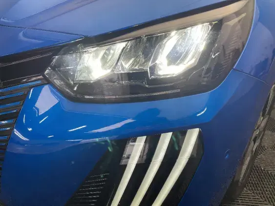 PEUGEOT 208 II - voiture d'occasion - Photo 18