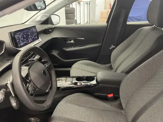 PEUGEOT 208 II - voiture d'occasion - Photo 18