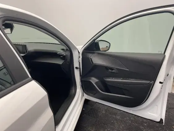 PEUGEOT 208 II - voiture d'occasion - Photo 19