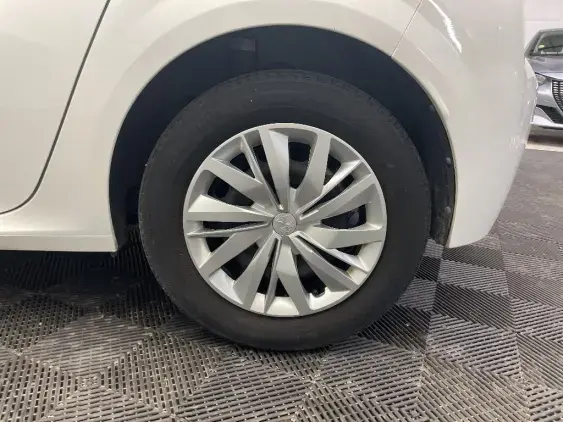 PEUGEOT 208 II - voiture d'occasion - Photo 23