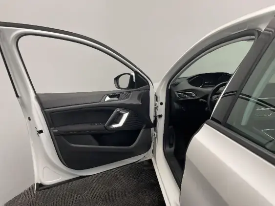 PEUGEOT 308 II - voiture d'occasion - Photo 17