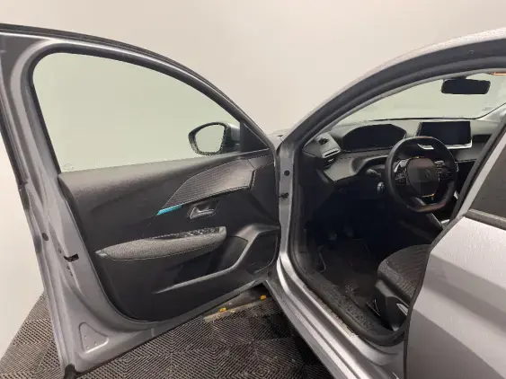 PEUGEOT 208 BUSINESS R II - voiture d'occasion - Photo 17