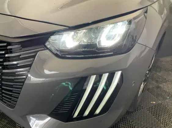 PEUGEOT 208 II - voiture d'occasion - Photo 19