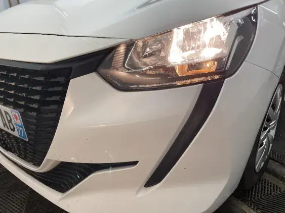 PEUGEOT 208 II - voiture d'occasion - Photo 20