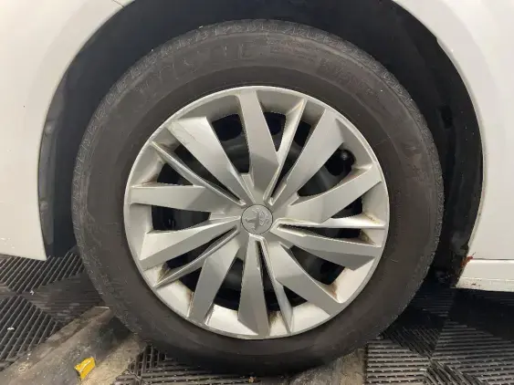 PEUGEOT 208 II - voiture d'occasion - Photo 21