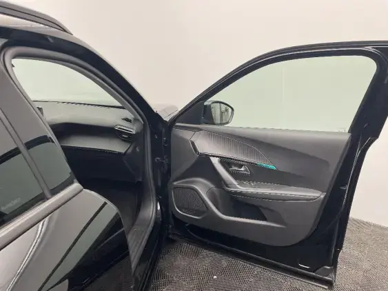 PEUGEOT 2008 II - voiture d'occasion - Photo 18