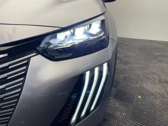 PEUGEOT 208 II - voiture d'occasion - Photo 20