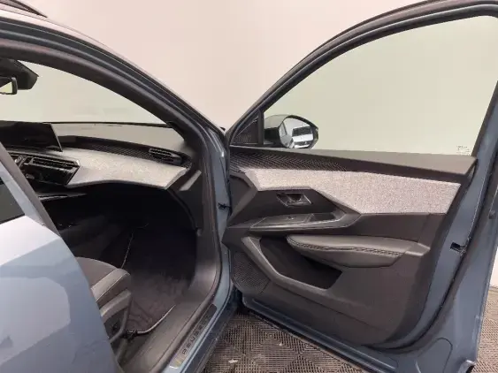 PEUGEOT 5008 ELECTRIQUE III - voiture d'occasion - Photo 20