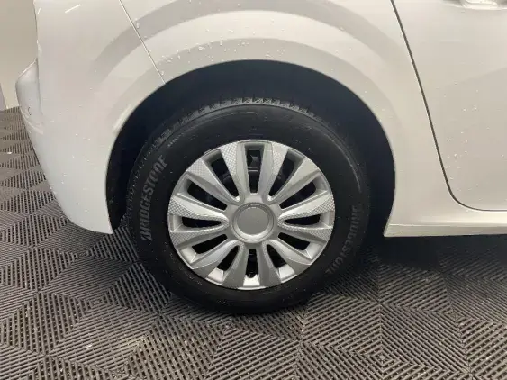 PEUGEOT 208 II - voiture d'occasion - Photo 19