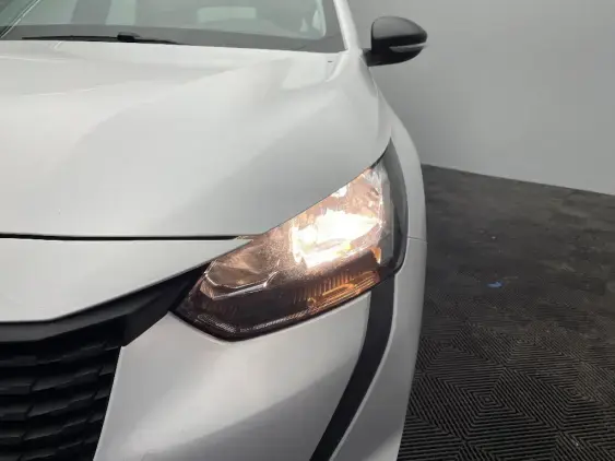 PEUGEOT 208 II - voiture d'occasion - Photo 18