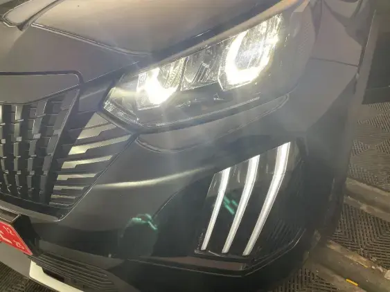 PEUGEOT 2008 II - voiture d'occasion - Photo 19