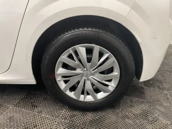 PEUGEOT 208 II - voiture d'occasion - Photo 18