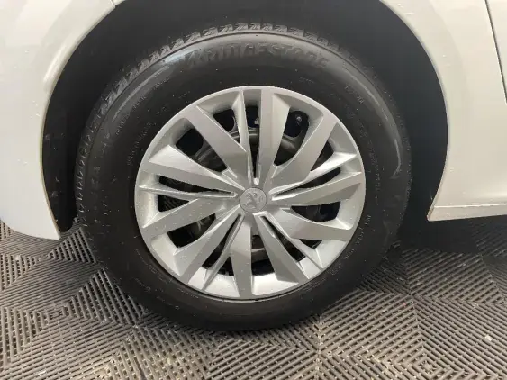 PEUGEOT 208 II - voiture d'occasion - Photo 19