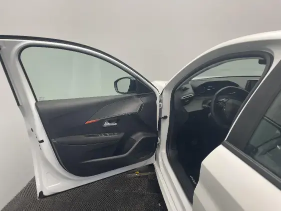 PEUGEOT 208 BUSINESS R II - voiture d'occasion - Photo 17