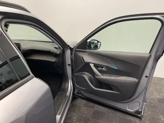 PEUGEOT 2008 II - voiture d'occasion - Photo 17