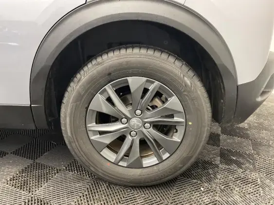 PEUGEOT 2008 II - voiture d'occasion - Photo 19