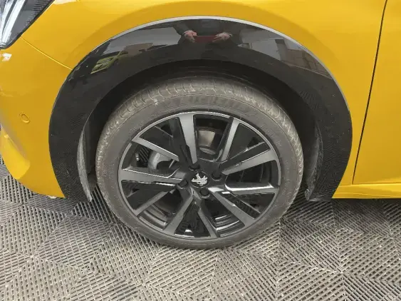 PEUGEOT 208 BUSINESS R II - voiture d'occasion - Photo 23