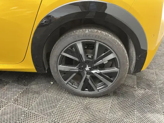 PEUGEOT 208 BUSINESS R II - voiture d'occasion - Photo 24