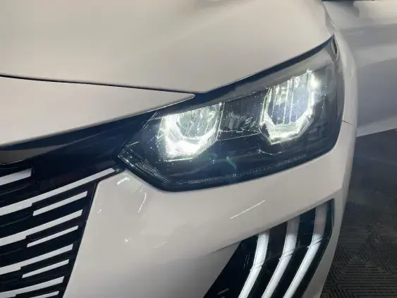 PEUGEOT 208 II - voiture d'occasion - Photo 21