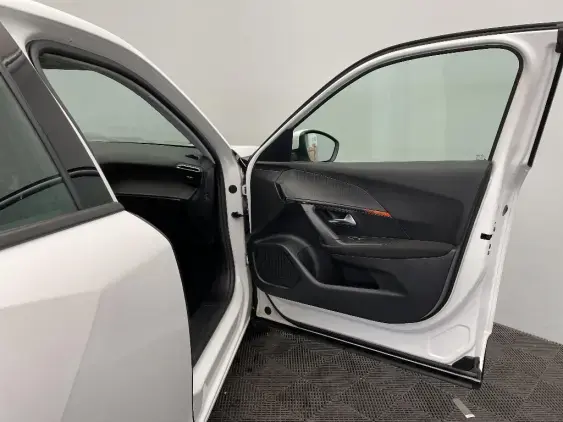 PEUGEOT 2008 II - voiture d'occasion - Photo 20