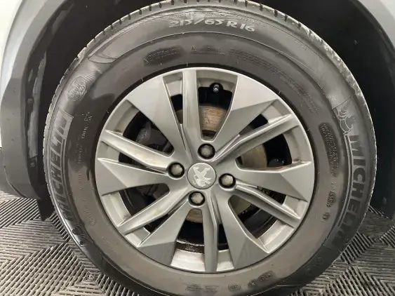 PEUGEOT 2008 II - voiture d'occasion - Photo 22