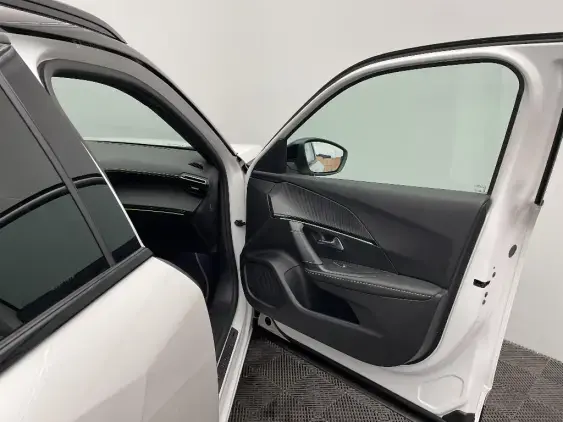 PEUGEOT 2008 II - voiture d'occasion - Photo 18