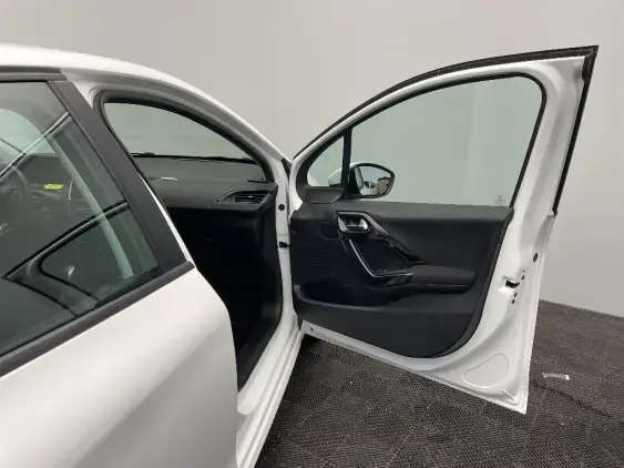 PEUGEOT 208 - voiture d'occasion - Photo 20