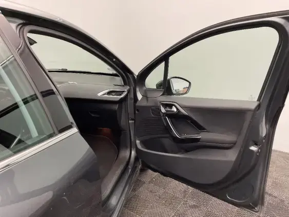 PEUGEOT 208 - voiture d'occasion - Photo 20