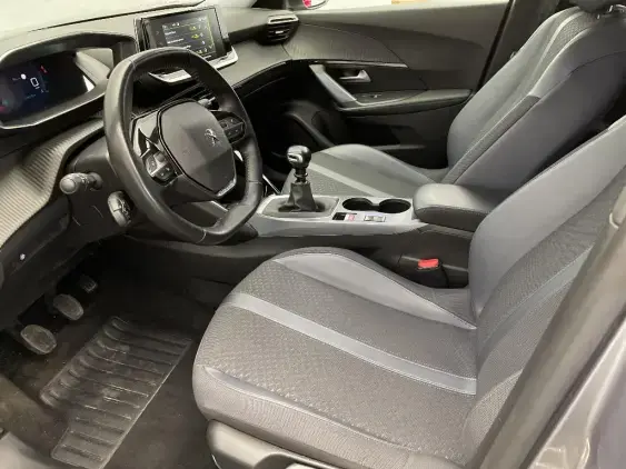 PEUGEOT 2008 II - voiture d'occasion - Photo 17