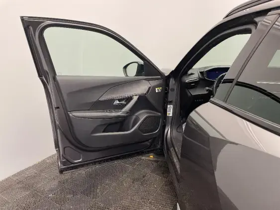 PEUGEOT 2008 II - voiture d'occasion - Photo 19