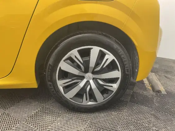 PEUGEOT 208 BUSINESS R II - voiture d'occasion - Photo 23