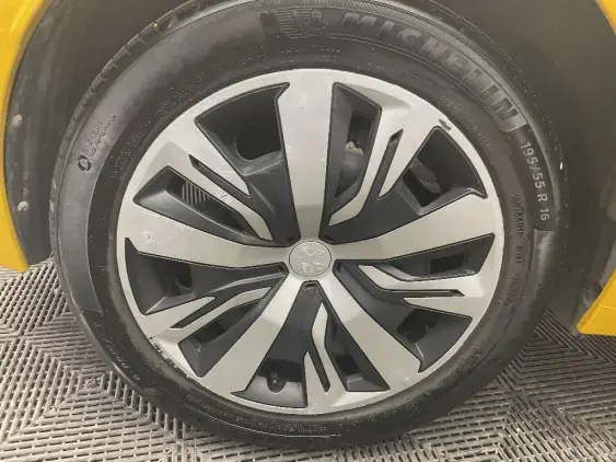 PEUGEOT 208 BUSINESS R II - voiture d'occasion - Photo 24