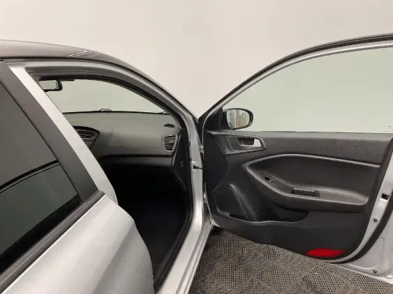 HYUNDAI i20 II - voiture d'occasion - Photo 19