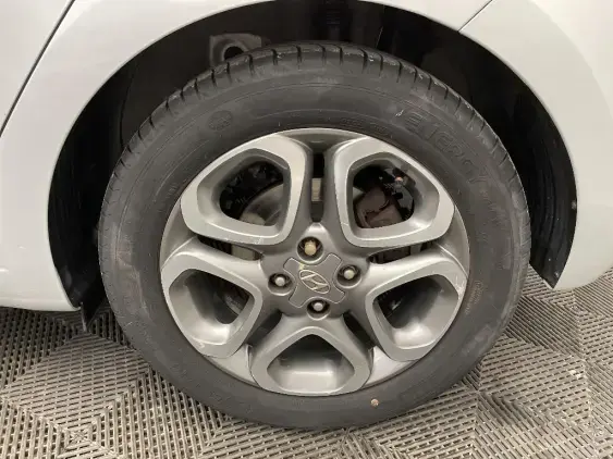 HYUNDAI i20 II - voiture d'occasion - Photo 23