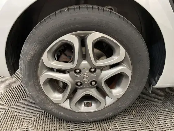 HYUNDAI i20 II - voiture d'occasion - Photo 24