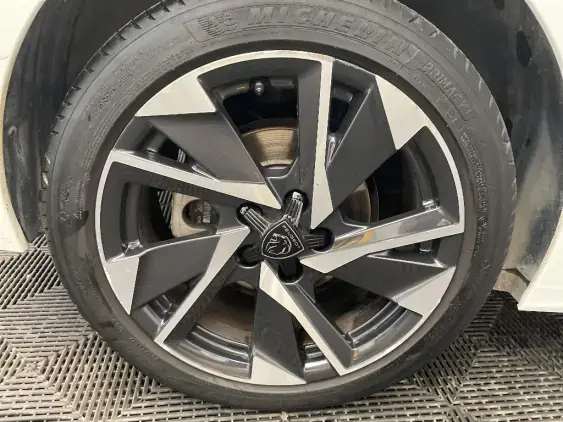 PEUGEOT 308 III - voiture d'occasion - Photo 23