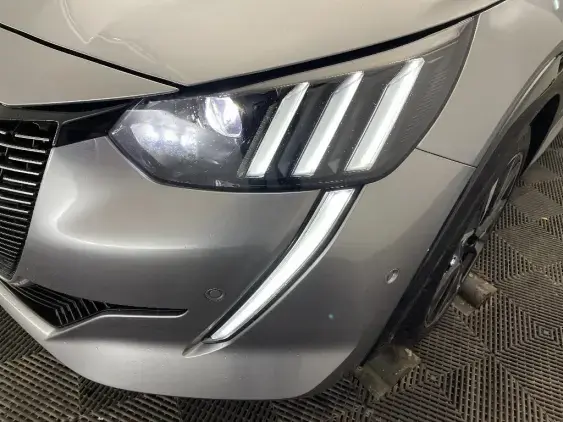 PEUGEOT 208 BUSINESS R II - voiture d'occasion - Photo 21