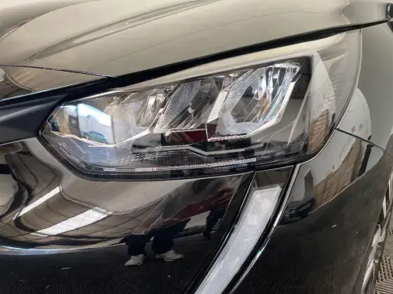 PEUGEOT 208 BUSINESS R II - voiture d'occasion - Photo 19