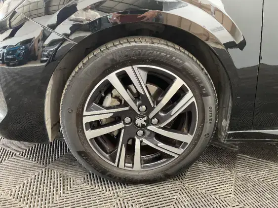 PEUGEOT 208 BUSINESS R II - voiture d'occasion - Photo 20