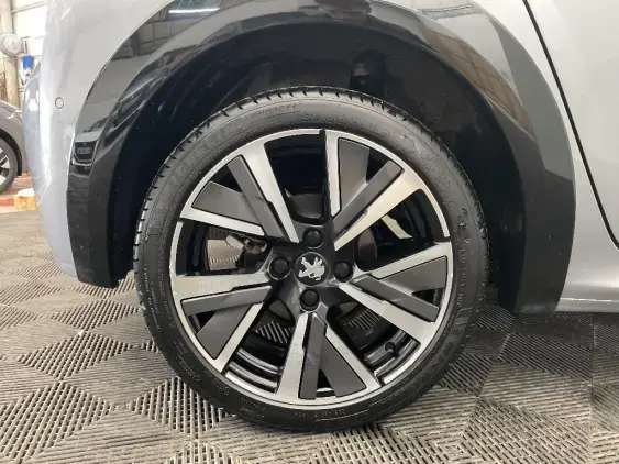 PEUGEOT 208 BUSINESS R II - voiture d'occasion - Photo 24