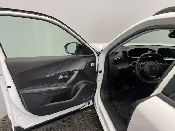 PEUGEOT 2008 II - voiture d'occasion - Photo 18